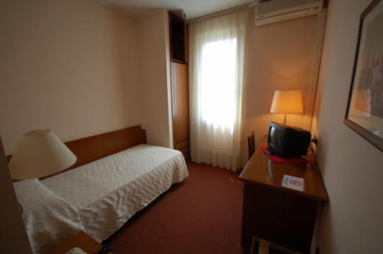 Albergo Ponte Vecchio チェルノッビオ 部屋 写真