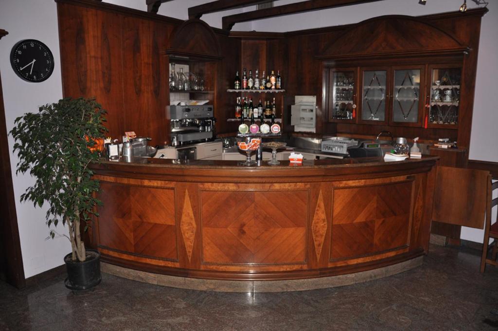 Albergo Ponte Vecchio チェルノッビオ エクステリア 写真