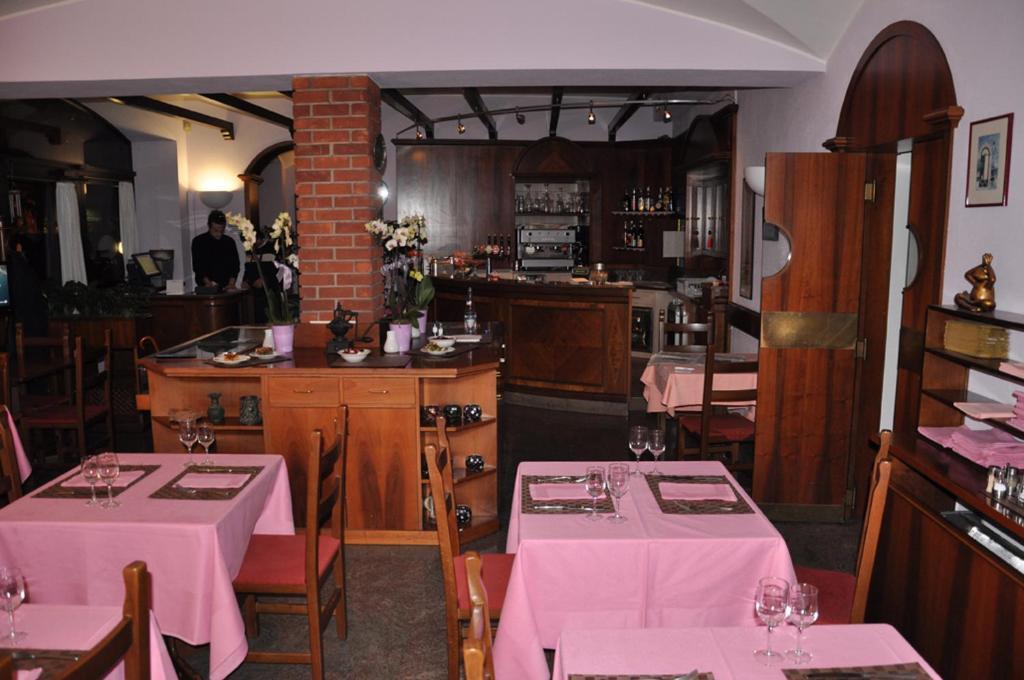 Albergo Ponte Vecchio チェルノッビオ エクステリア 写真